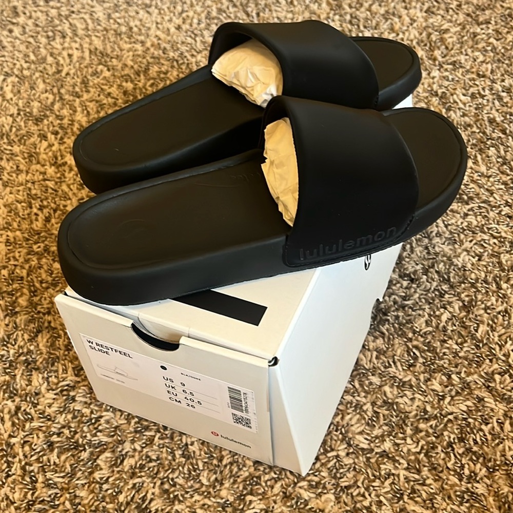 brand new black lulu lemon slides